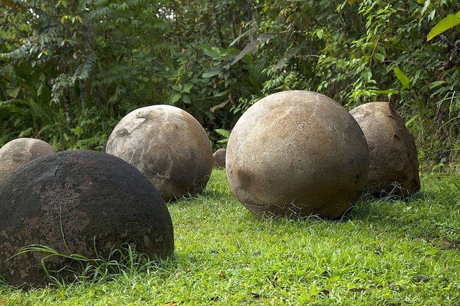 Hàng trăm khối đá khổng lồ hình cầu bí ẩn được phát hiện ở Costa Rica - Ảnh 1.