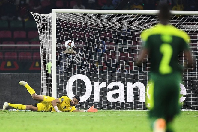 Mane từ tội đồ hóa người hùng trên chấm 11m, Senegal hạ gục Ai Cập của Salah để lần đầu vô địch Cúp châu Phi - Ảnh 13.