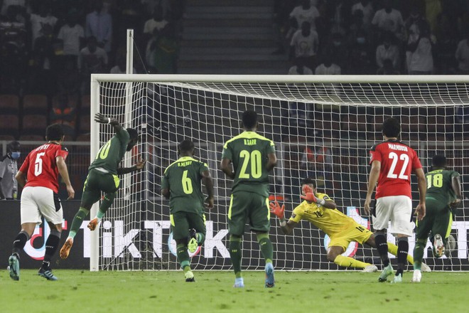 Mane từ tội đồ hóa người hùng trên chấm 11m, Senegal hạ gục Ai Cập của Salah để lần đầu vô địch Cúp châu Phi - Ảnh 5.