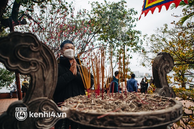 Ảnh: Người Hà Nội tấp nập tìm về Phủ Tây Hồ ngày đầu mở cửa trở lại - Ảnh 15.