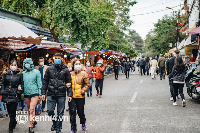 Ảnh: Người Hà Nội tấp nập tìm về Phủ Tây Hồ ngày đầu mở cửa trở lại - Ảnh 3.