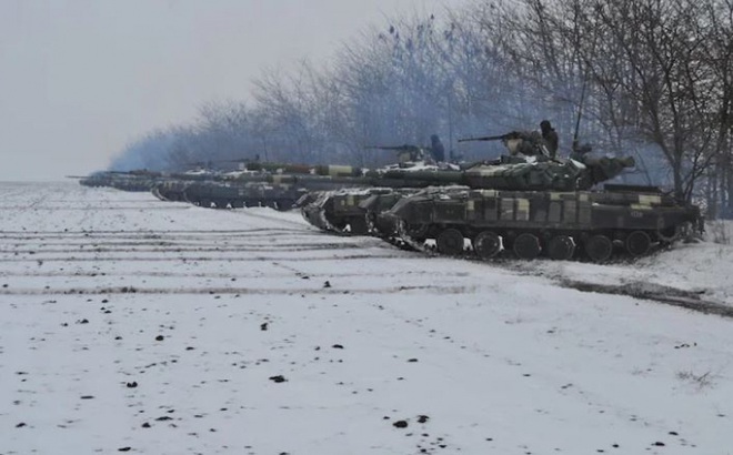 Các thành viên trong lực lượng vũ trang Ukraine trong cuộc tập trận ngày 8/2. Ảnh: Reuters
