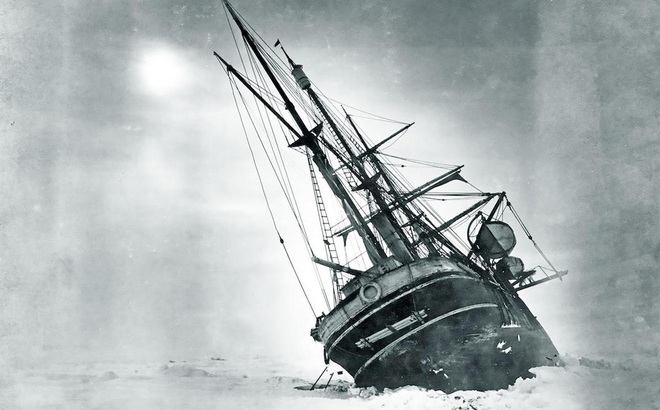 Con tàu Endurance bị mắc kẹt trên băng. Ảnh của thuyền trưởng Frank Hurley chụp năm 1915. Nguồn: Pictorial Press Ltd / Alamy Stock Photo