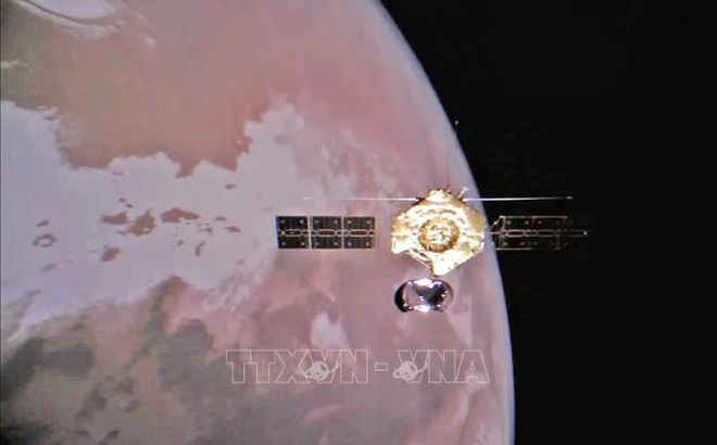 Cơ quan Không gian quốc gia Trung Quốc công bố hình ảnh tàu quỹ đạo và Sao Hỏa, do tàu vũ trụ Thiên Vấn-1 gửi về, ngày 1/1/2022. Ảnh: THX/TTXVN