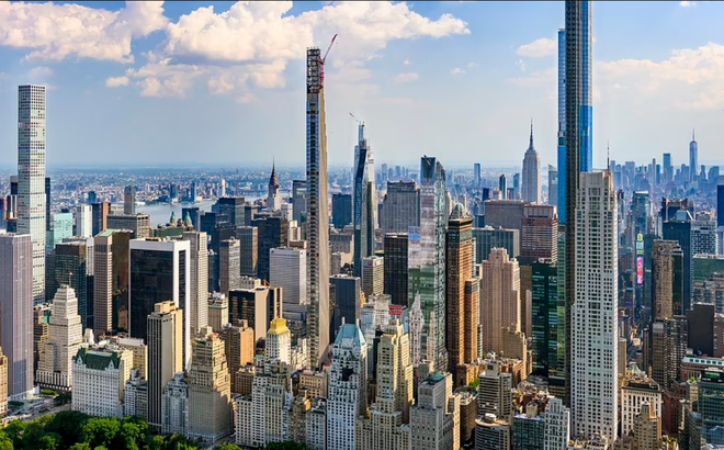 Các tòa nhà chọc trời tại thành phố New York thuộc sở hữu của giới siêu giàu Nga đang được rao bán.