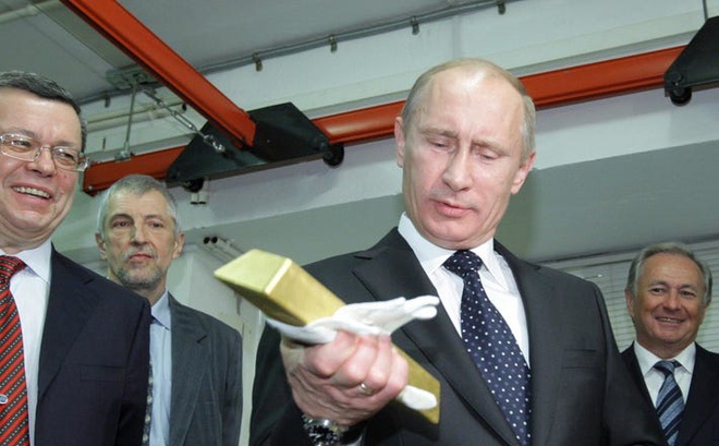 Tổng thống Putin thăm Kho Dự trữ của Ngân hàng Trung ương Nga năm 2011. Ảnh: AFP/Getty Images