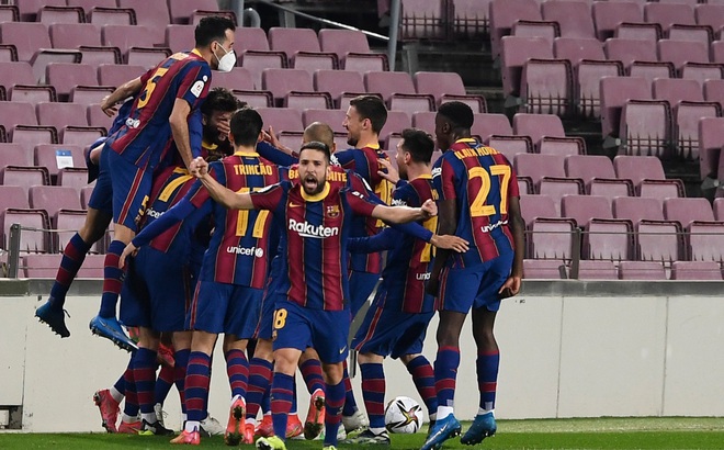 Ngày này 1 năm trước, Messi cùng các đồng đội ở Barca có cuộc "lội ngược dòng" kinh điển trước Sevilla. (Ảnh: Getty).