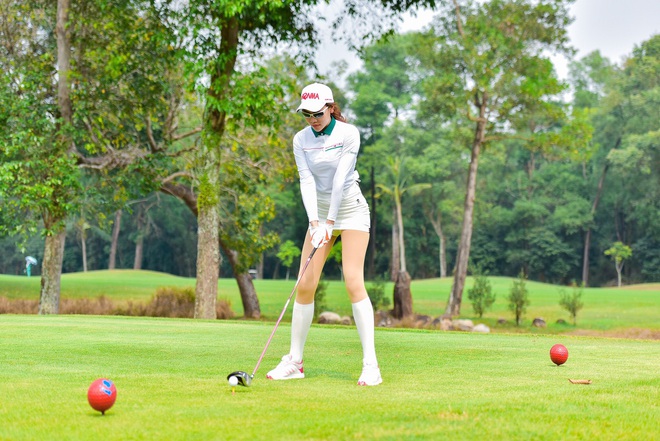 Á hoàng Ngô Anh Thư khoe vẻ đẹp khỏe khoắn trên sân golf - Ảnh 5.