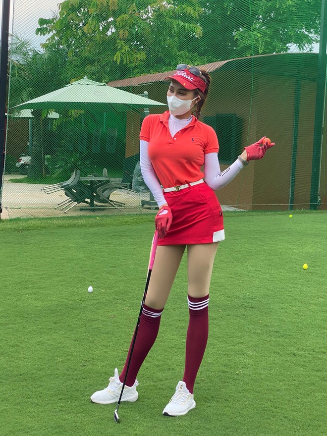 Á hoàng Ngô Anh Thư khoe vẻ đẹp khỏe khoắn trên sân golf - Ảnh 7.