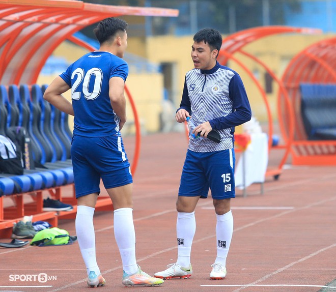 Tấn Trường bị hụt hơi hậu Covid-19, nhóm cầu thủ U23 Việt Nam của CLB Hà Nội được khen thưởng - Ảnh 13.