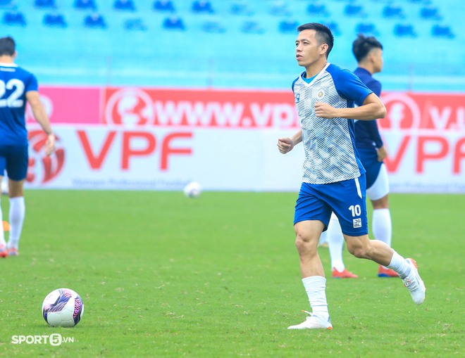 Tấn Trường bị hụt hơi hậu Covid-19, nhóm cầu thủ U23 Việt Nam của CLB Hà Nội được khen thưởng - Ảnh 18.