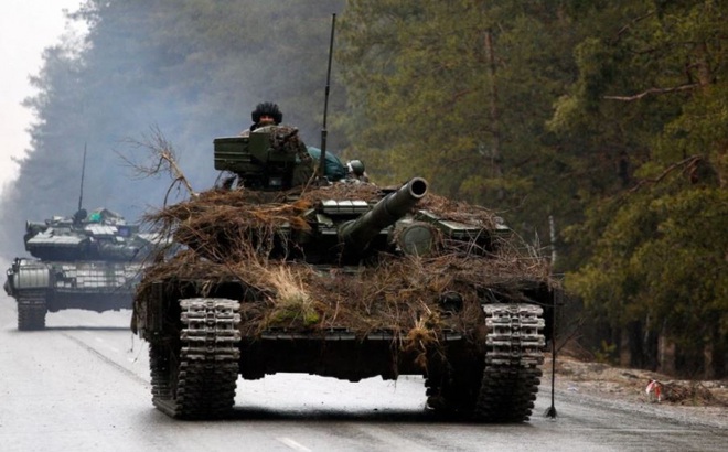 Xe tăng Ukraine ở khu vực Lugansk ngày 26/2. Ảnh: AFP