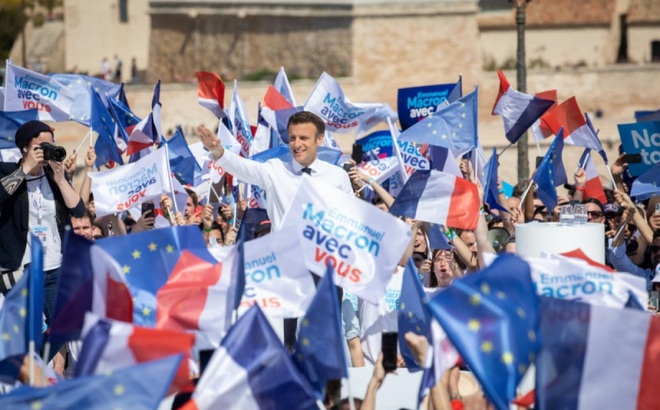 Ông Macron tranh cử tại Marseille chiều 16/4. Ảnh: Le Monde