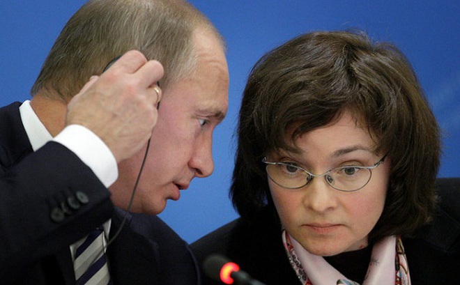 Thống đốc Ngân hàng trung ương Nga Elvira Nabiullina và Tổng thống Nga Vladimir Putin