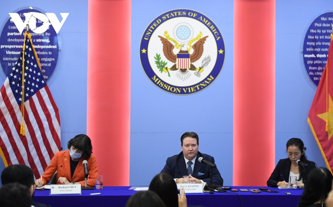Đại sứ Mỹ tại Việt Nam Marc Knapper trong cuộc gặp mặt báo chí ngày 20/4.