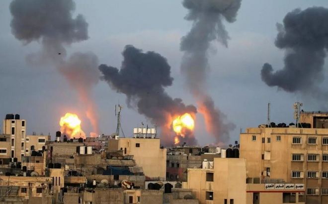 Một cuộc không kích của Israel vào Dải Gaza. Ảnh: Reuters.