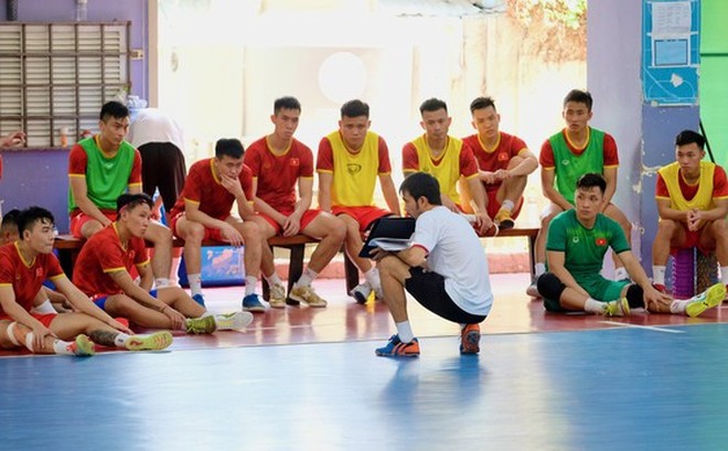 Đội tuyển nam futsal Việt Nam đang tập luyện ở nhà thi đấu Thái Sơn Nam (quận 8, TPHCM). ẢNH: HỮU THÀNH
