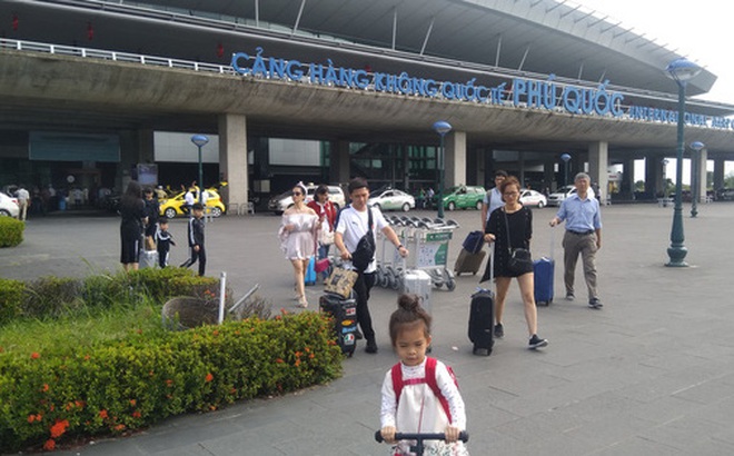 Cảng Hàng không quốc tế Phú Quốc, nơi nhiều doanh nghiệp phàn nàn giá dịch vụ dừng đổ ôtô để đón, trả hành khách.