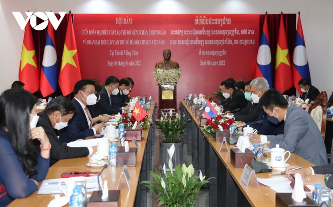 Quang cảnh cuộc hội đàm giữa đoàn đại biểu cấp cao thành phố Hà Nội và đoàn đại biểu cấp cao thành phố Vientiane.