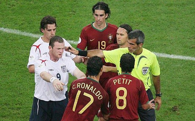 Rooney dính thẻ đỏ ở World Cup