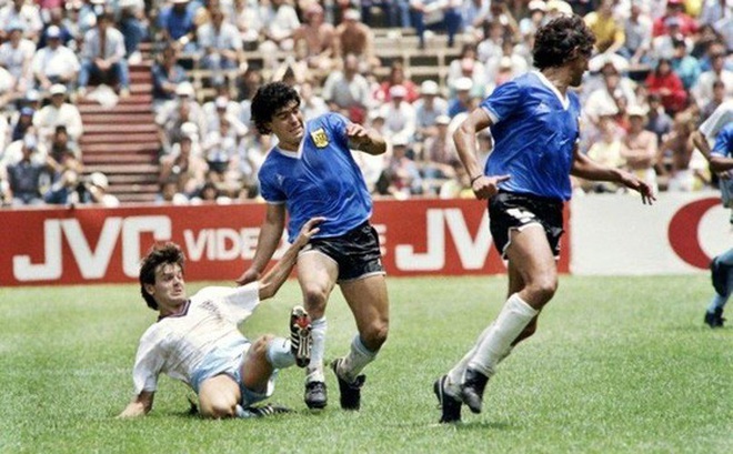 Sotheby công bố ngày đấu giá chiếc áo xanh của Maradona 1986