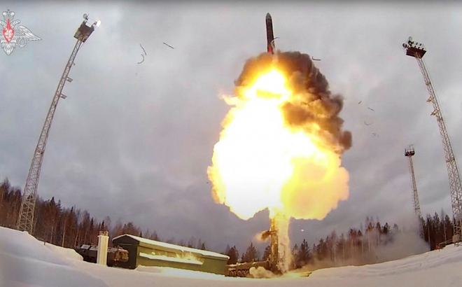 Tên lửa đạn đạo liên lục địa Yars của Nga được phóng trong cuộc tập trận của lực lượng hạt nhân tại một địa điểm không xác định tại Nga hồi tháng 2/2022. Ảnh: Reuters