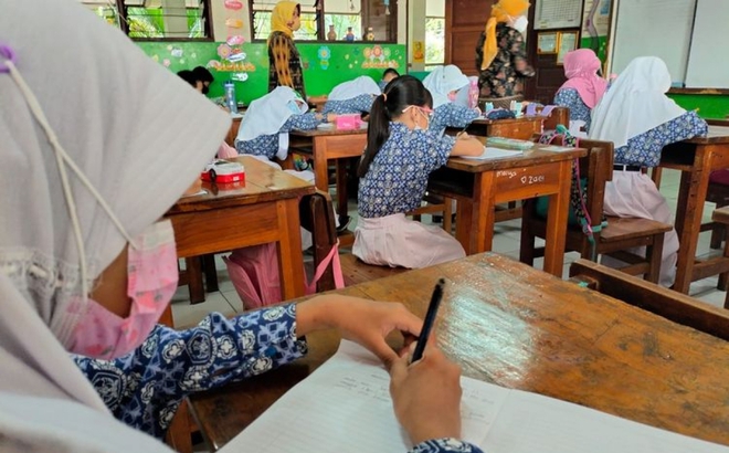 Ủy ban Bảo vệ Trẻ em Indonesia yêu cầu chính phủ đánh giá lại việc học trực diện trước sự gia tăng các ca nghi mắc viêm gan bí ẩn (Nguồn: Kompas)
