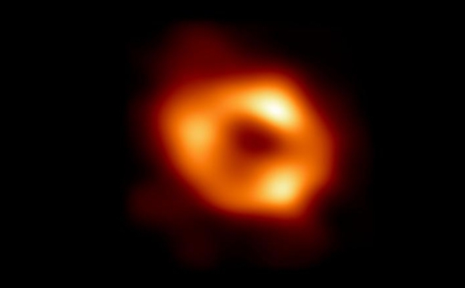 Hố đen Sagittarius A* nằm ở trung tâm Dải Ngân hà. Ảnh: CNN