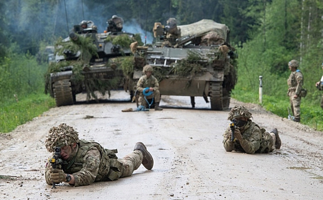 Binh sĩ NATO và Estonia tập trận chung. (Ảnh: AFP)