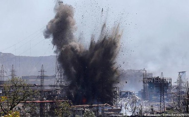 Khu vực nhà máy thép Azovstal nhiều lần bị tấn công. (Ảnh: Reuters)