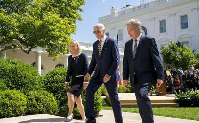 Thủ tướng Thụy Điển Magdalena Andersson, Tổng thống Joe Biden và Tổng thống Phần Lan Sauli Niinistö tại Nhà Trắng hôm 19-5. Ảnh: AP