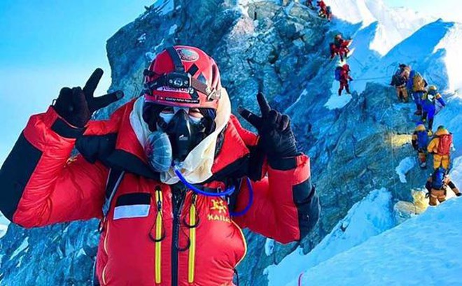Chị Nhã trên hành trình chinh phục Everest (Nepal). Ảnh: Báo Đồng Nai