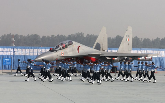 Máy bay Sukhoi-30MKI rtrong lễ duyệt binh kỷ niệm Ngày Không quân ở Ghaziabad, Ấn Độ, ngày 8/10/2020. Ảnh: Reuters