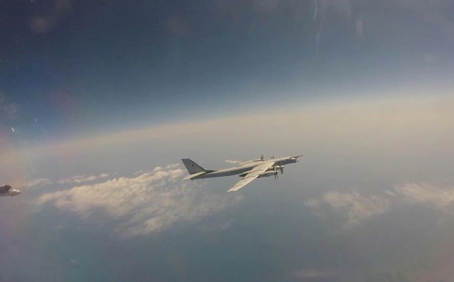 Máy bay Tu-95 của Nga trong cuộc tuần tra cùng Trung Quốc. Ảnh: Reuters