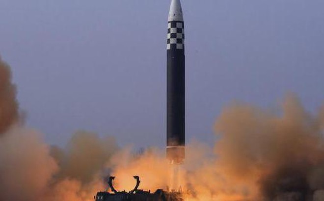 Triều Tiên phóng thử tên lửa đạn đạo xuyên lục địa (ICBM) Hwasong-17 ngày 24-3. Ảnh: AP