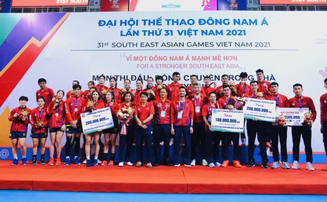 Hai đội tuyển bóng chuyền nam, nữ Việt Nam sẽ có nhiều thay đổi sau SEA Games 31. Ảnh: DŨNG PHƯƠNG