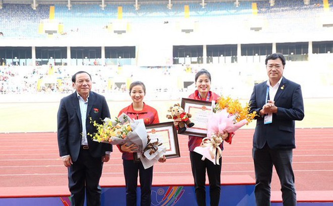 Các tuyển thủ đạt thành tích cao tại SEA Games 31 đã bắt đầu được các địa phương tổ chức tổng kết, mừng công. Ngay tại SEA Games 31, Bộ VH-TT-DL đã có bằng khen đối với một số gương mặt như Nguyễn Thị Oanh, Nguyễn Thị Huyền, Vũ Thành An. Ảnh: DŨNG PHƯƠNG