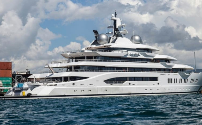 Siêu du thuyền Amadea trị giá 300 triệu USD của nhà tài phiệt người Nga Suleiman Kerimov đã bị chính quyền địa phương ở Lautoka, Fiji tịch thu theo yêu cầu của Bộ Tư pháp Mỹ. Ảnh: AFP