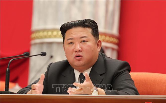 Nhà lãnh đạo Triều Tiên Kim Jong-un phát biểu tại phiên họp toàn thể lần thứ 5 Ban chấp hành Trung ương Đảng Lao động Triều Tiên khóa 8 ở Bình Nhưỡng. Ảnh: KCNA/TTXVN