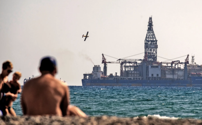 Một tàu khoan ngoài khơi thành phố biển Larnaca của CH Síp. Ảnh: AFP/Getty Images