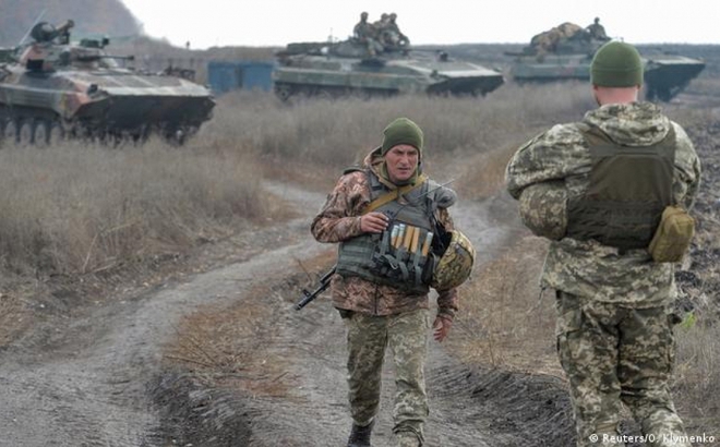 Binh sĩ Ukraine ở Donbass. Ảnh: Reuters