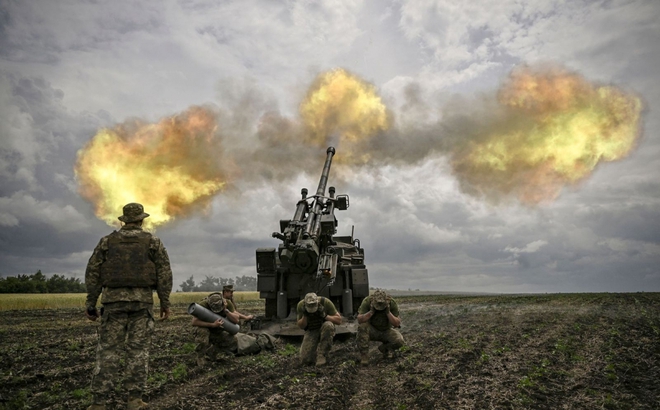 Quân đội Ukraine vận hành pháo tự hành CAESAR ở Donbass ngày 15/6. Ảnh: AFP
