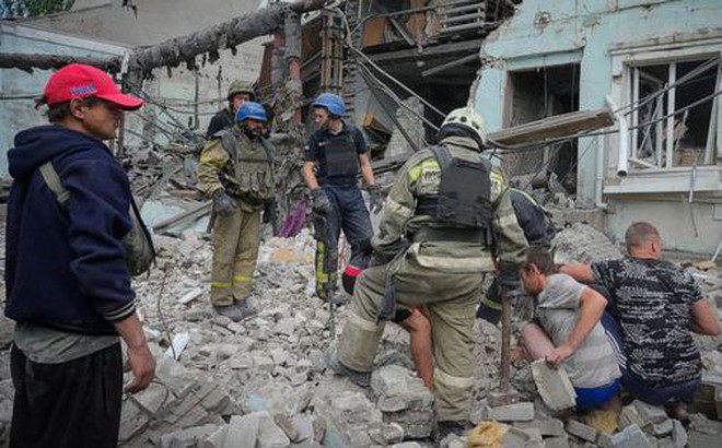 Một cuộc tấn công ở khu vực Lysychansk, vùng Luhansk - Ukraine ngày 16-6. Ảnh: AP