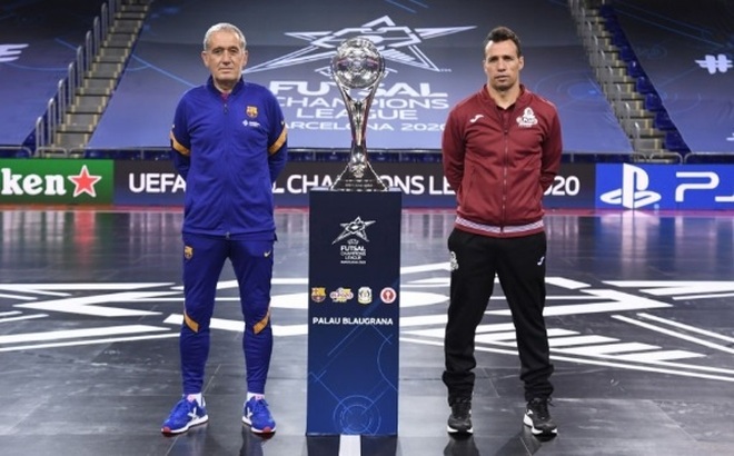 HLV Diego Giustozzi (phải) để thua Barcelona ở chung kết Champions League 2020