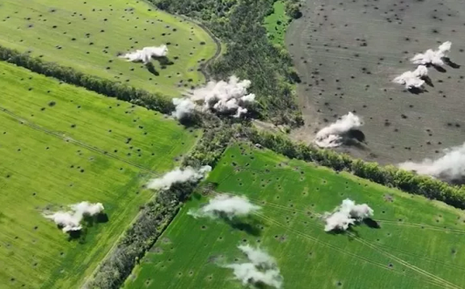 Ukraine tấn công đoàn xe tăng Nga.