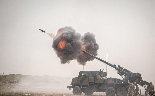 Hai khẩu pháo tự hành bánh lốp Caesar của Pháp viện trợ Ukraine đã bị lọt vào tay người Nga (Ảnh: Twitter).