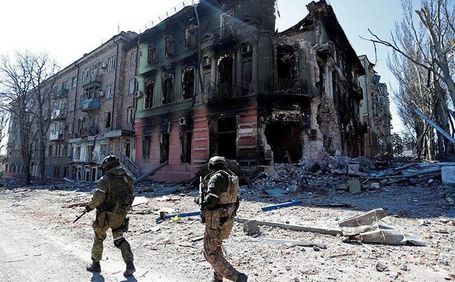 Lực lượng ủng hộ Nga tại Mariupol, thành phố chiến lược bên bờ Biển Đen mà Kiev đã mất quyền kiểm soát. Ảnh: Reuters