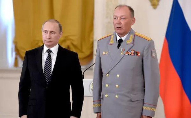 Tổng thống Nga Vladimir Putin và ông Alexander Dvornikov tại Mátxcơva năm 2016. Ảnh: Reuters