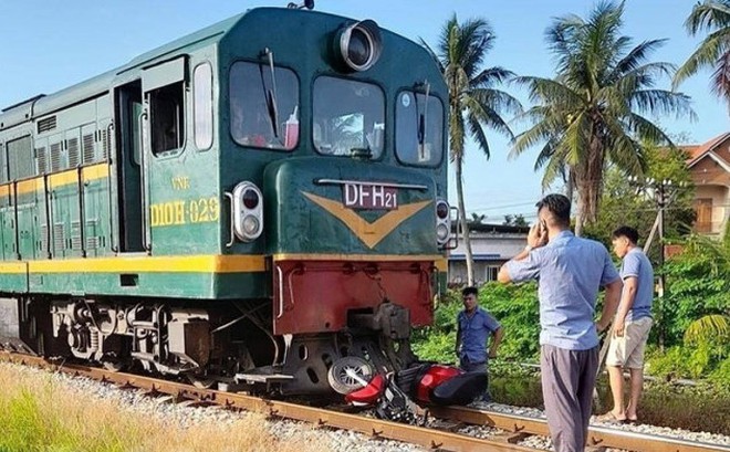 Hiện trường vụ tai nạn giao thông đường sắt - Ảnh: Báo Giao thông