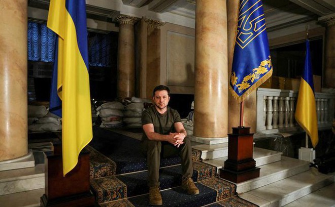 Tổng thống Ukraine Volodymyr Zelensky trả lời phỏng vấn ở Kiev ngày 1/3. Ảnh: Reuters